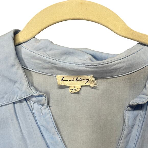 Jane and Delancy Baby Doll Tiered Button V-Neck Top Tunic Size Large - Picture 2 of 5